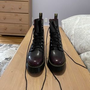 Dr Martens Leona Heeled Boot in Burgundy